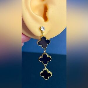 Lucky clover dangling earrings